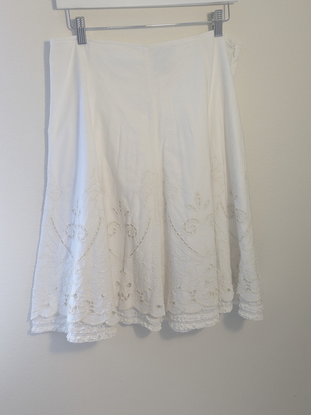 CAbi White Eyelet Embroidered Cotton A-Line Skirt Size 8 Scalloped Hem